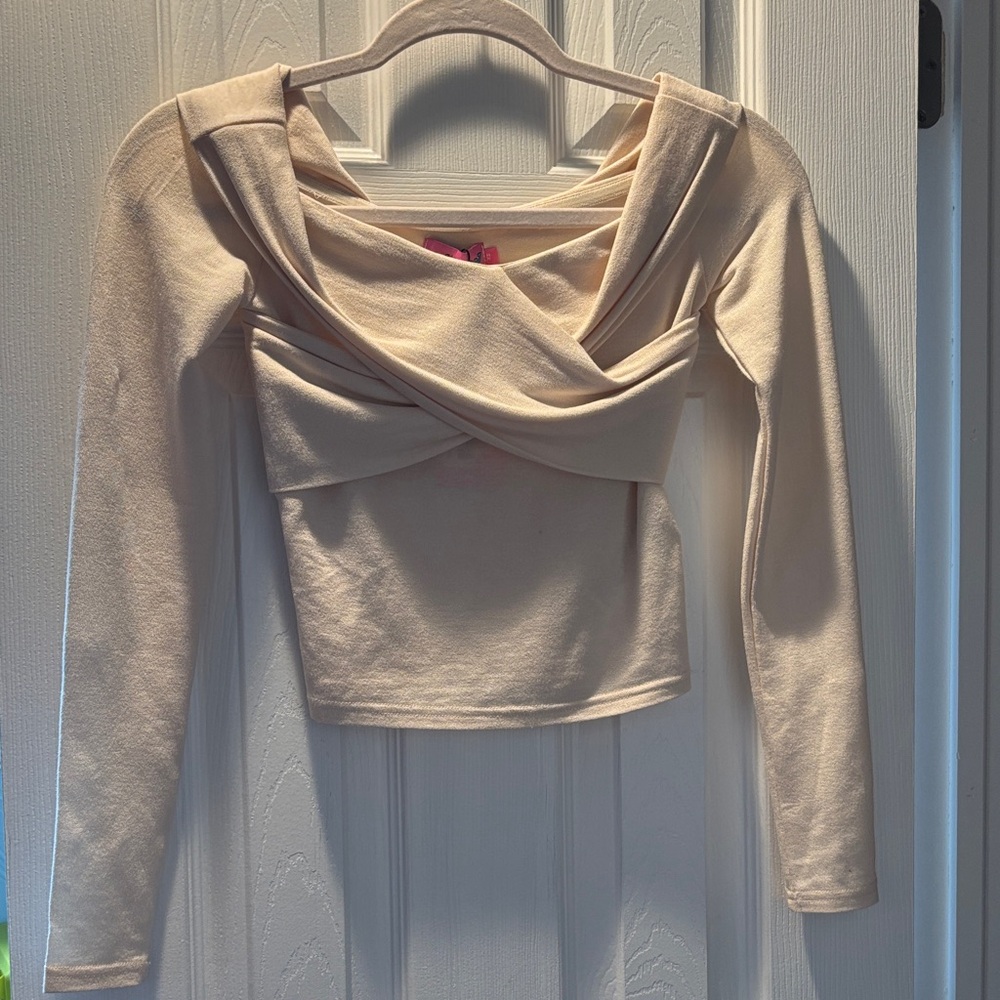 Edikted Cream Long Sleeve Crop Top